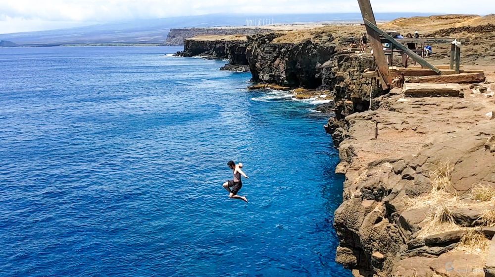 Le grand plongeon dans le Pacifique.