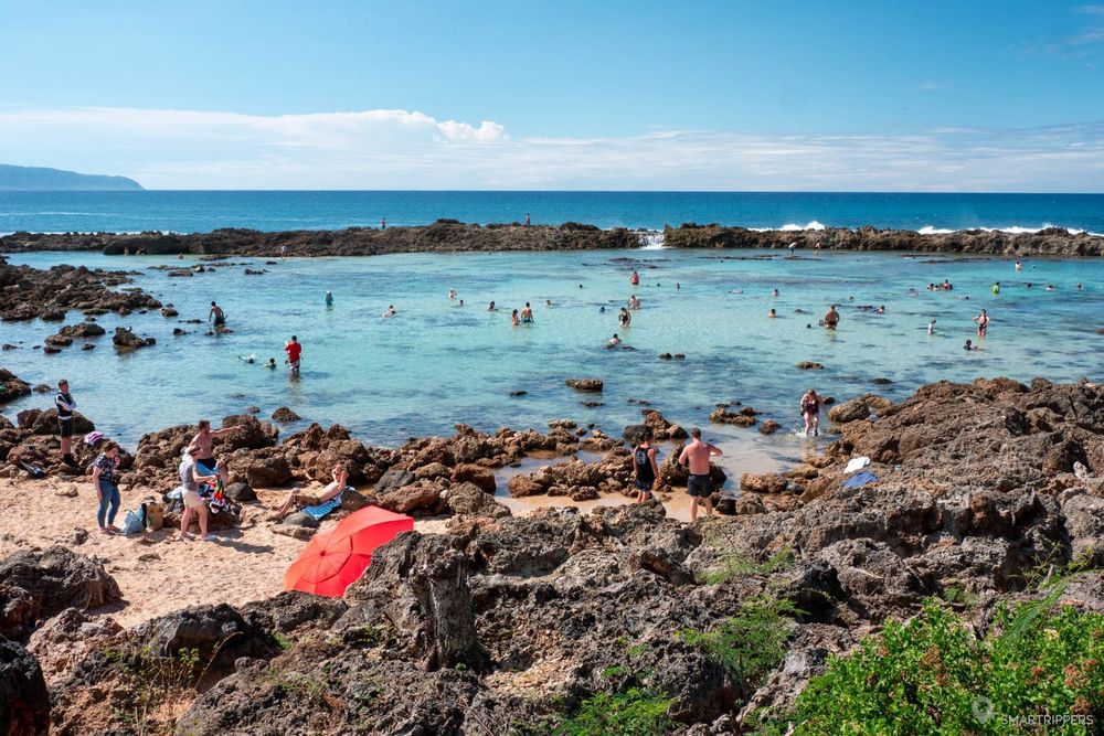 La plage et la piscine naturelle