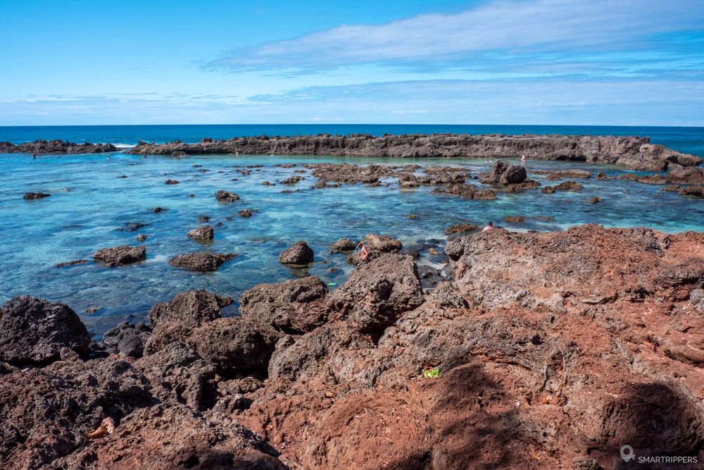 Le côté droit de la piscine de Shark's Cove
