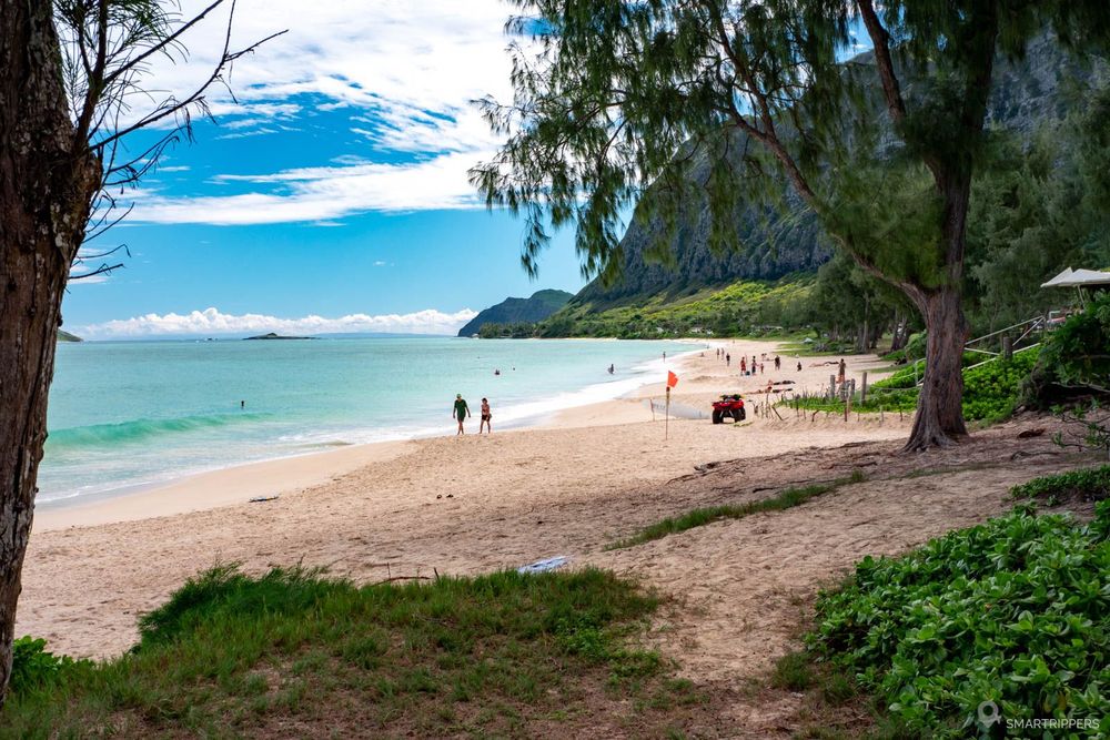 Vue de la plage près du poste de surveillance