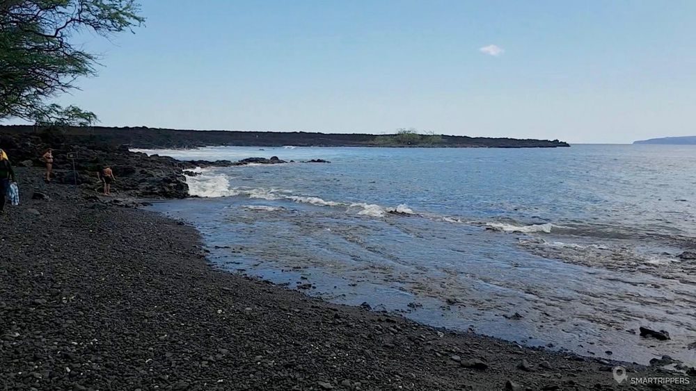 La plage de galets d'Ahihi accessible depuis le parking.