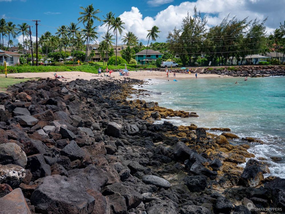 Vue de Brennecke's Beach depuis le Poipu Beach Park.