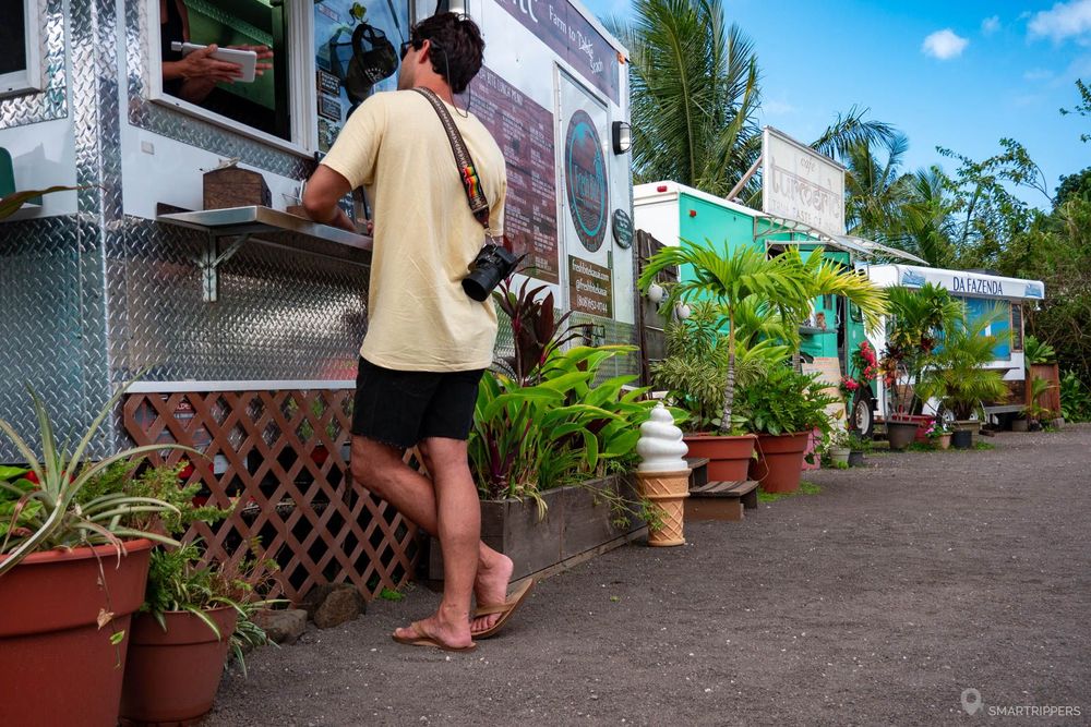 Plusieurs food trucks à Hanalei.