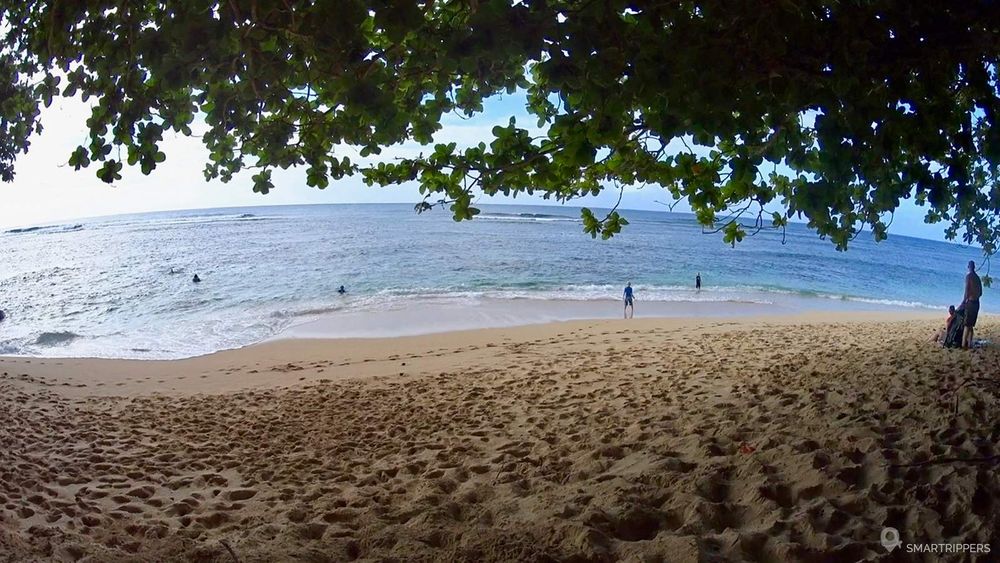 La plage d'Hideaways beach, en fin de journée.