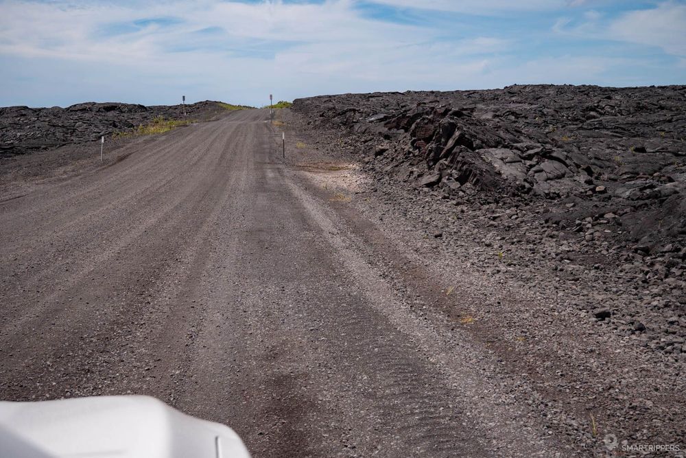 La route passe directement sur la coulée.