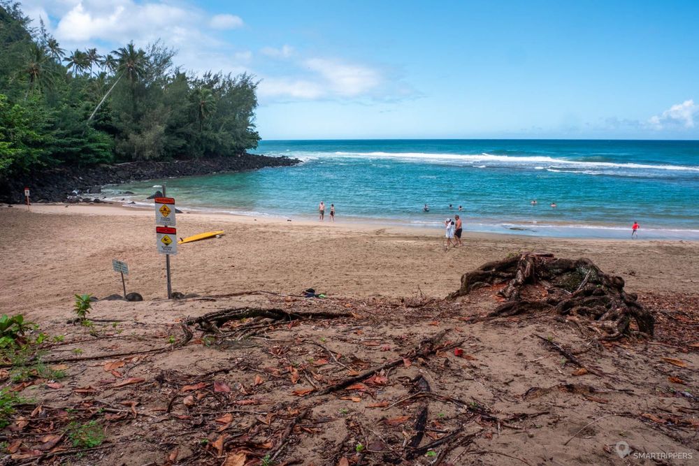 La plage de Ke'e beach près du poste de surveillance.