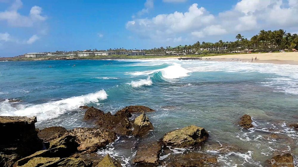 Vue depuis l'extrémité est de la plage.