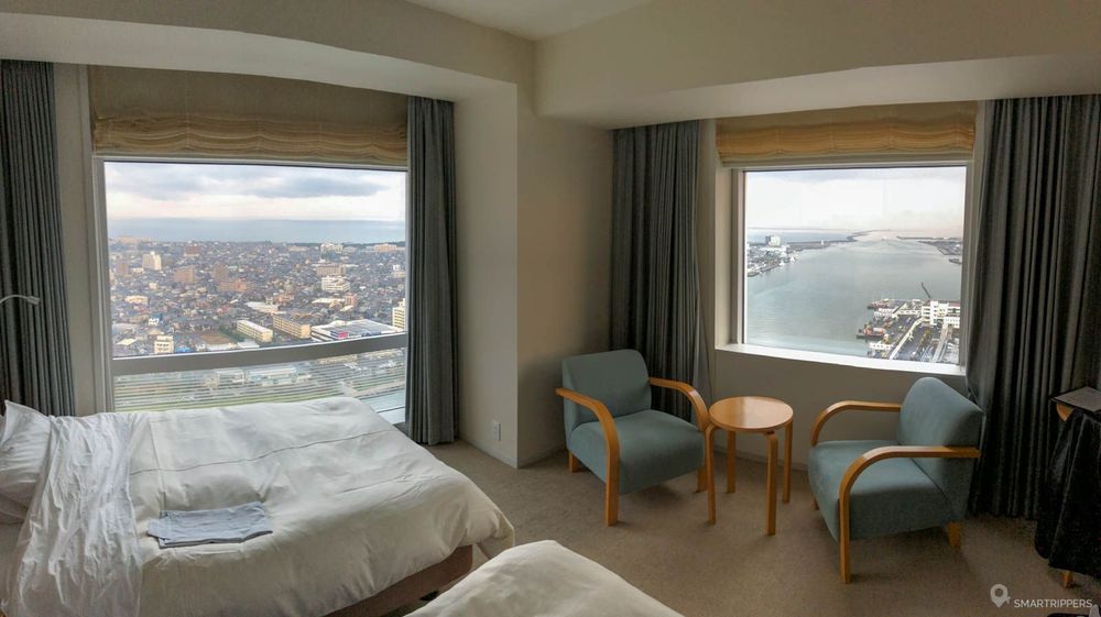 Our room with a nice view on the 28th floor of the hotel.