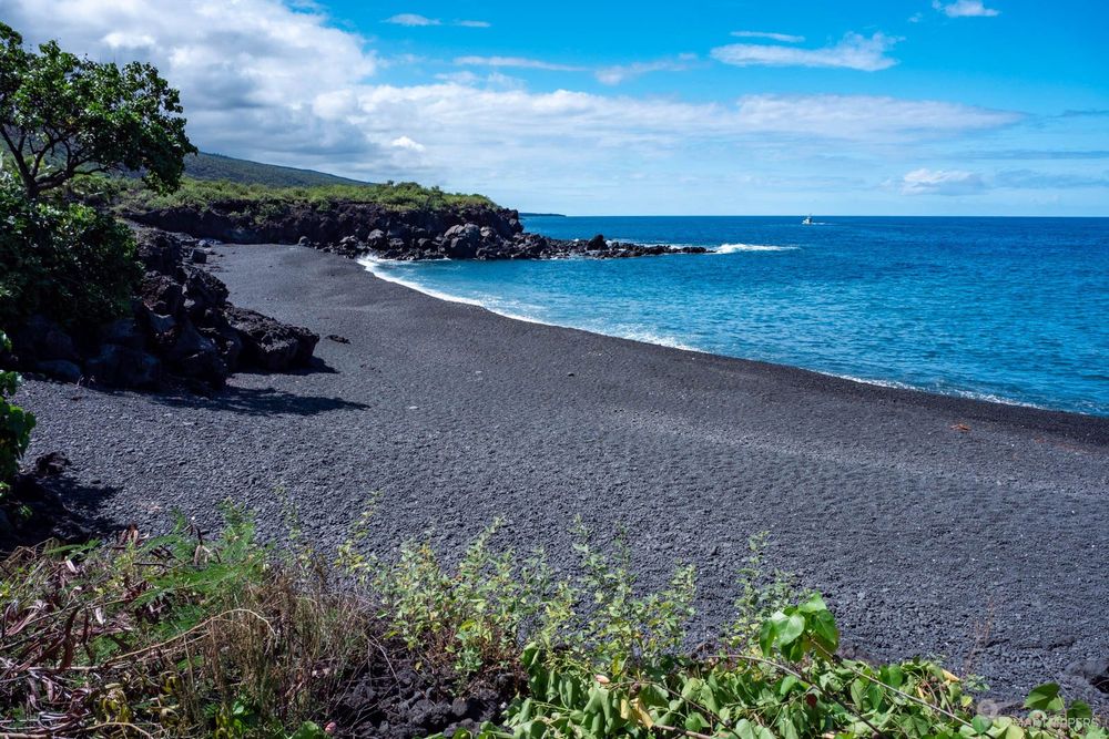 La plage simple et tranquille de Pebbles Beach.
