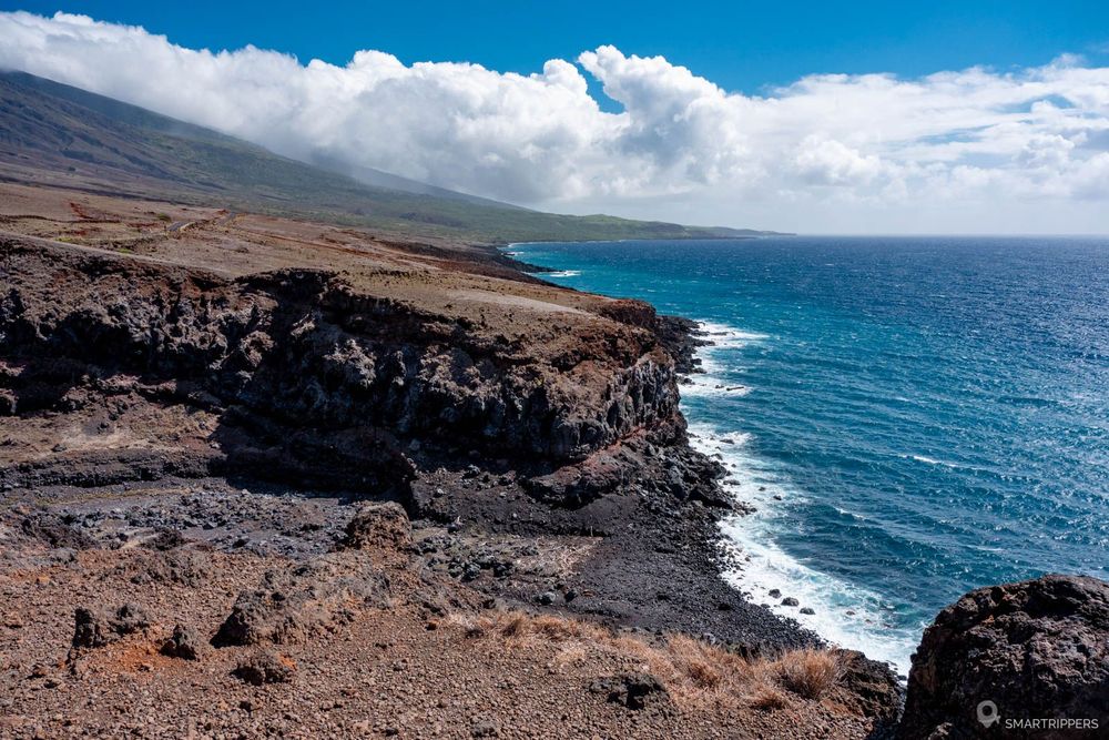 Les petites falaises au bord du Manawainui Gulch.