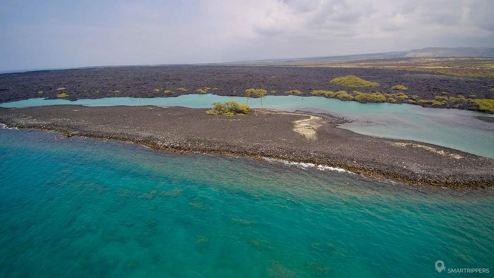 The Wainanalii pond seen from drone. The color of the water is incredible!