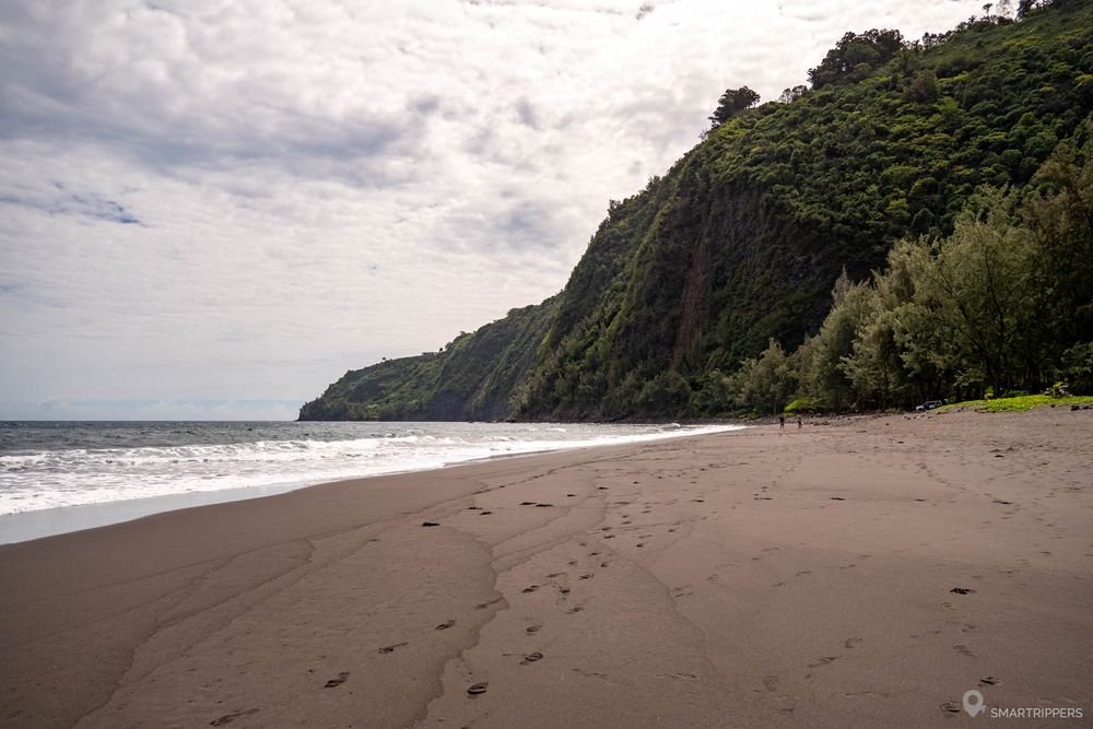 Vue de la partie nord de la plage de Waipi'o.